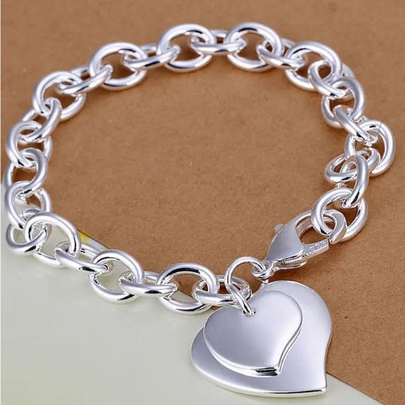 Double Heart -Shaped Pendant Fashionable Silvery Bracelet. - Picture 2 of 10